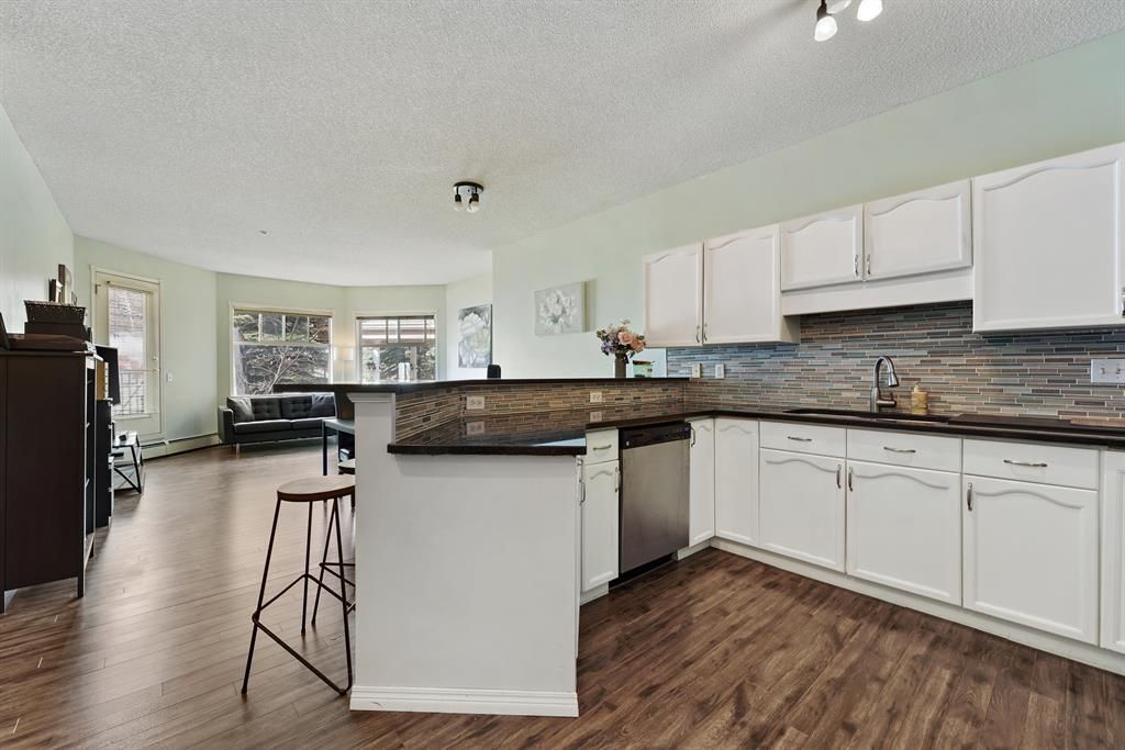 Main Photo: 121 200 Lincoln Way SW in Calgary: Lincoln Park Apartment for sale : MLS®# A2039064