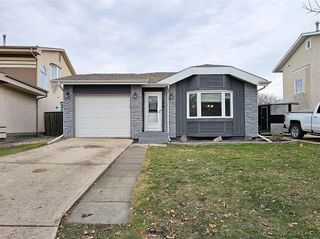Photo 1: 190 VINCE LEAH Drive in Winnipeg: Riverbend Residential for sale (4E)  : MLS®# 202330003