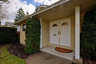 Photo 2: 914 RUNNYMEDE Avenue in Coquitlam: Coquitlam West House for sale in "COQUITLAM WEST" : MLS®# R2032376