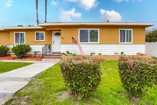 Main Photo: House for sale : 4 bedrooms : 706 Windsor Ct in Vista