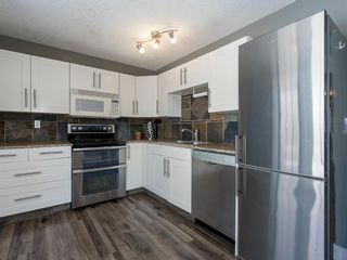 Photo 11: 70 Queen Anne Close SE in Calgary: Queensland Detached for sale : MLS®# A1194710