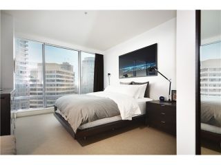 Photo 9: 1701 1111 ALBERNI Street in Vancouver: West End VW Condo for sale in "LIVING SHANGRI-LA VANCOUVER" (Vancouver West)  : MLS®# V1031336