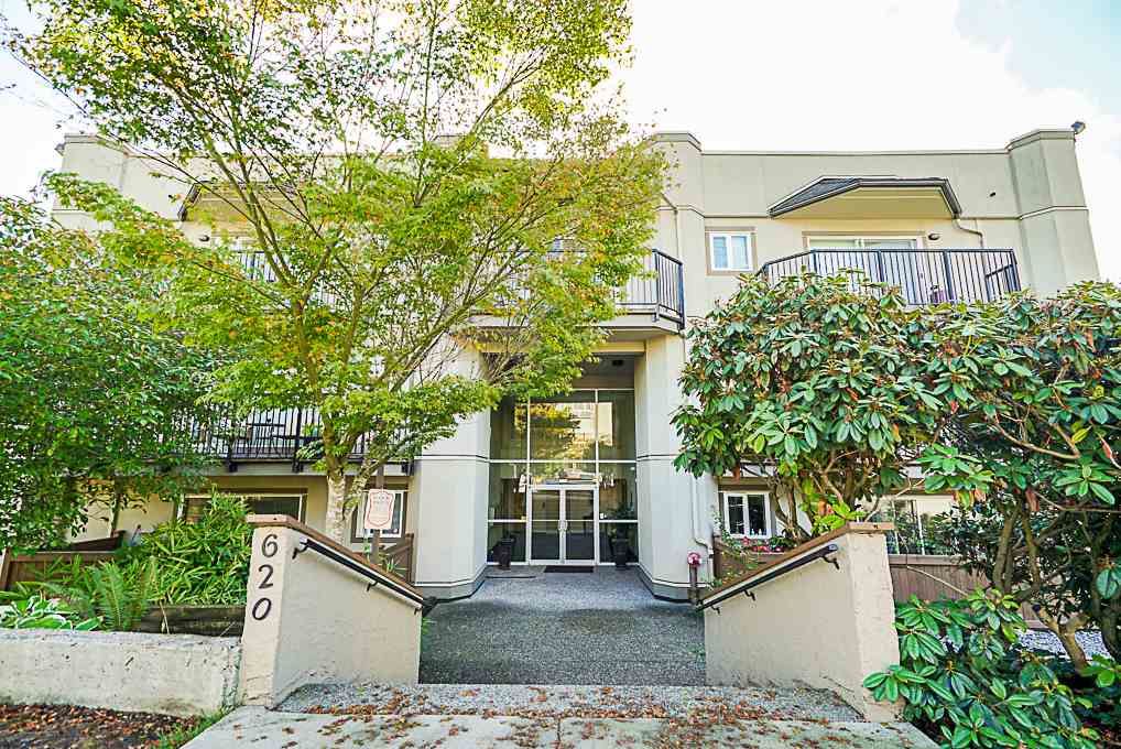 Main Photo: 105 620 BLACKFORD Street in New Westminster: Uptown NW Condo for sale in "Deerwood Court" : MLS®# R2319924