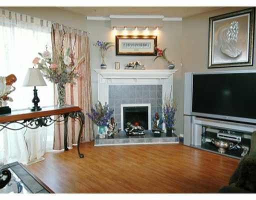 Main Photo: 22162 122ND Ave in Maple Ridge: West Central Townhouse for sale in "GOLDEN EARS CONDO" : MLS®# V633103