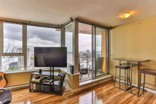Photo 4: 2901 33 SMITHE Street in Vancouver: Yaletown Condo for sale in "COOPERS LOOKOUT" (Vancouver West)  : MLS®# R2097827