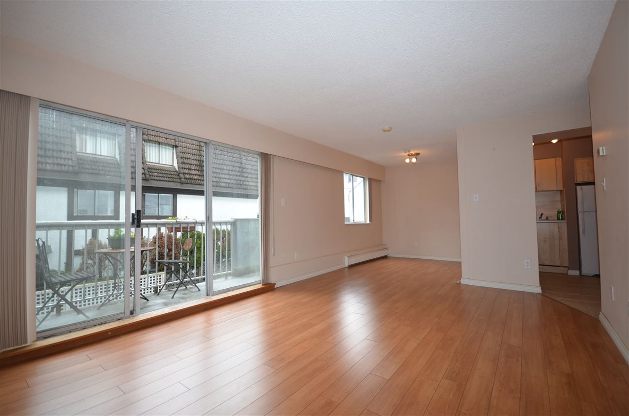 Main Photo: 313 250 W 1ST Street in North Vancouver: Lower Lonsdale Condo for sale in "CHINOOK HOUSE" : MLS®# R2042708
