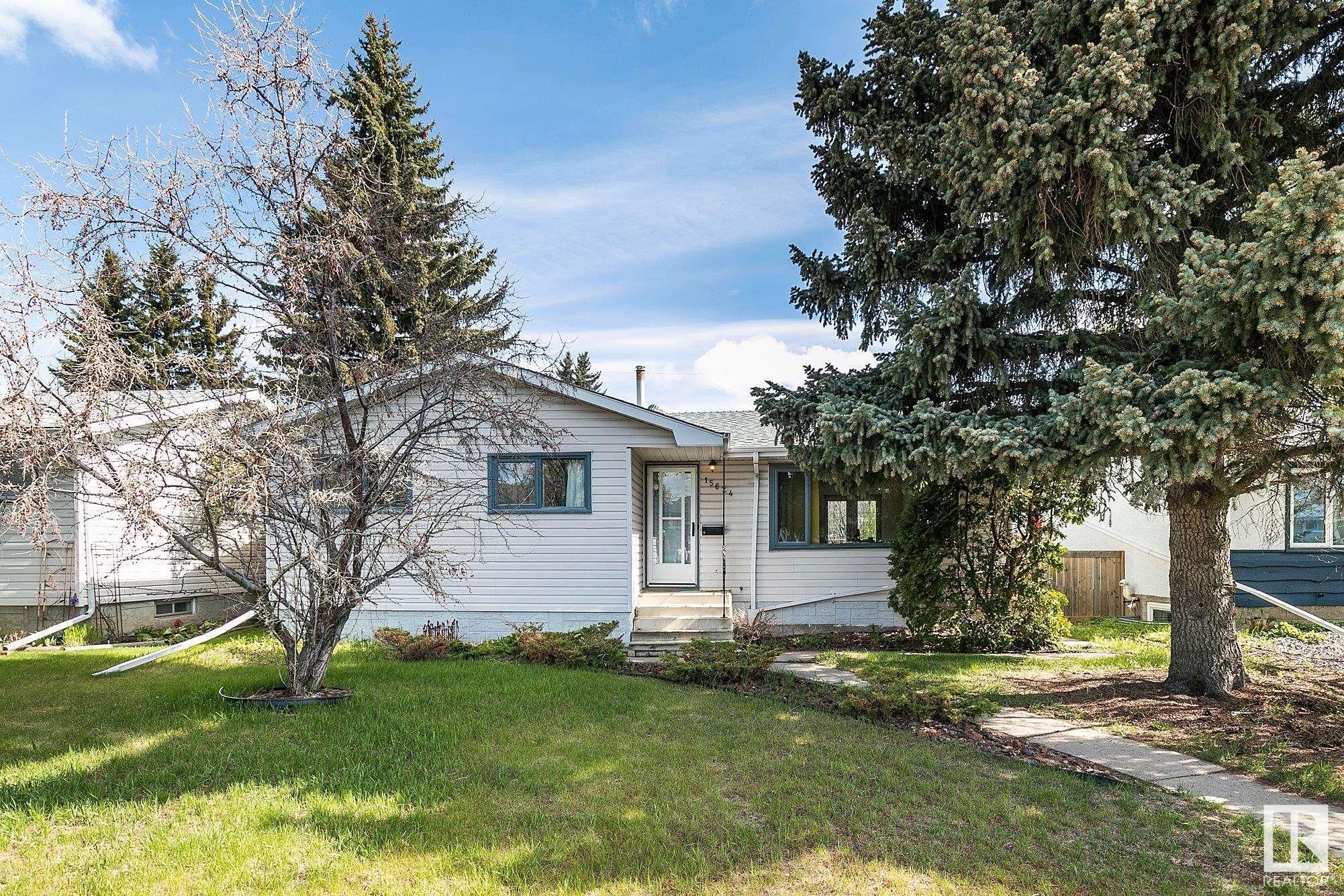 Main Photo: 15624 83 Avenue in Edmonton: Zone 22 House for sale : MLS®# E4316698