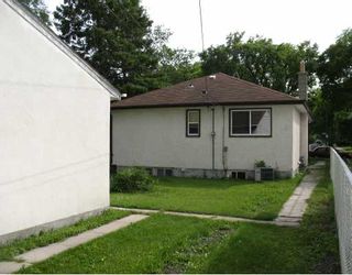 Photo 3: 975 MACHRAY Avenue in WINNIPEG: North End Residential for sale (North West Winnipeg)  : MLS®# 2914872