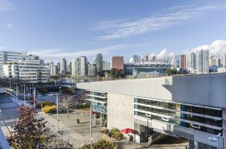 Photo 14: 405 12 ATHLETES Way in Vancouver: False Creek Condo for sale in "KAYAK" (Vancouver West)  : MLS®# R2236470