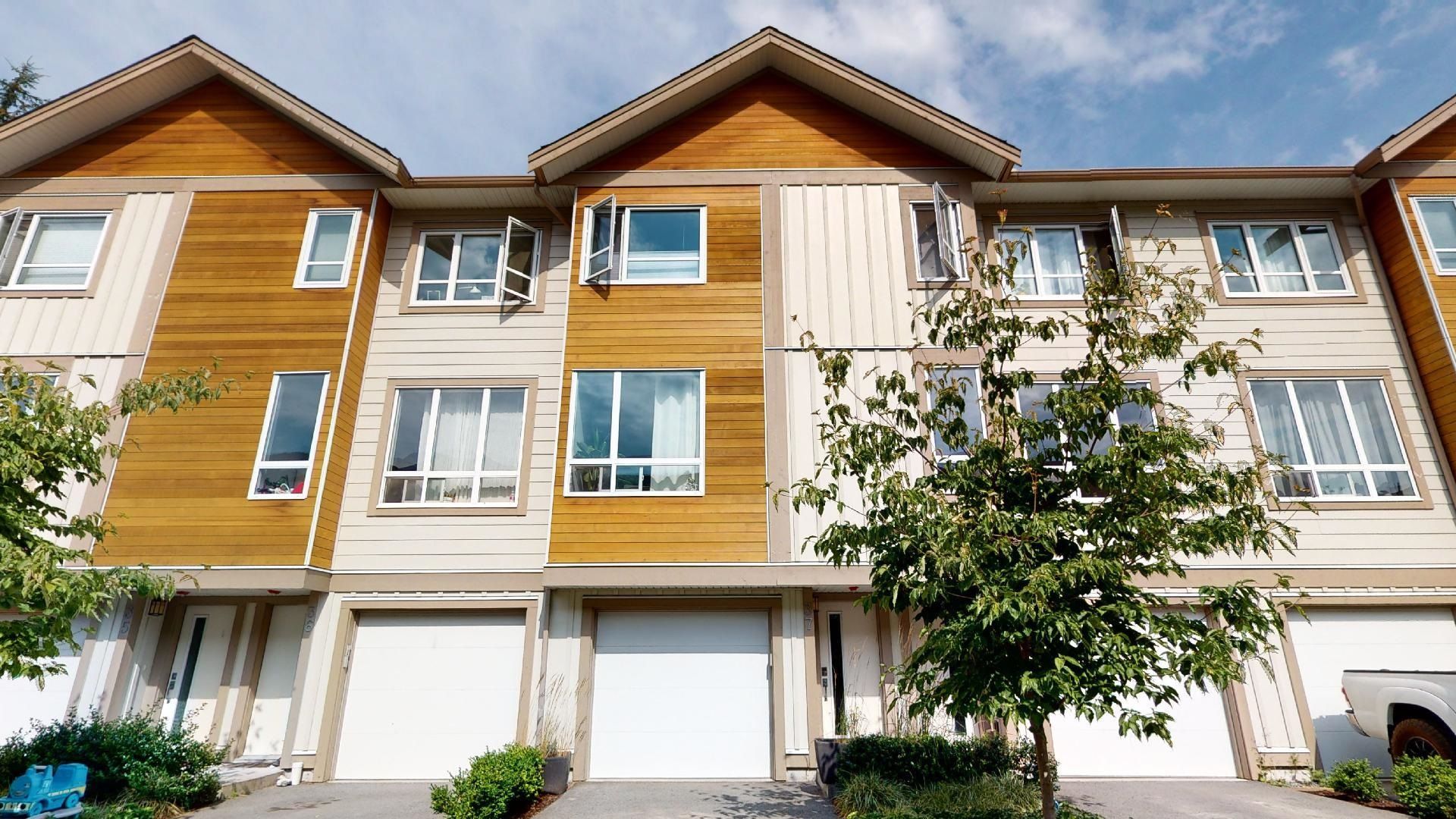 Main Photo: 37 1188 WILSON Crescent in Squamish: Dentville Townhouse for sale in "The Current" : MLS®# R2628314