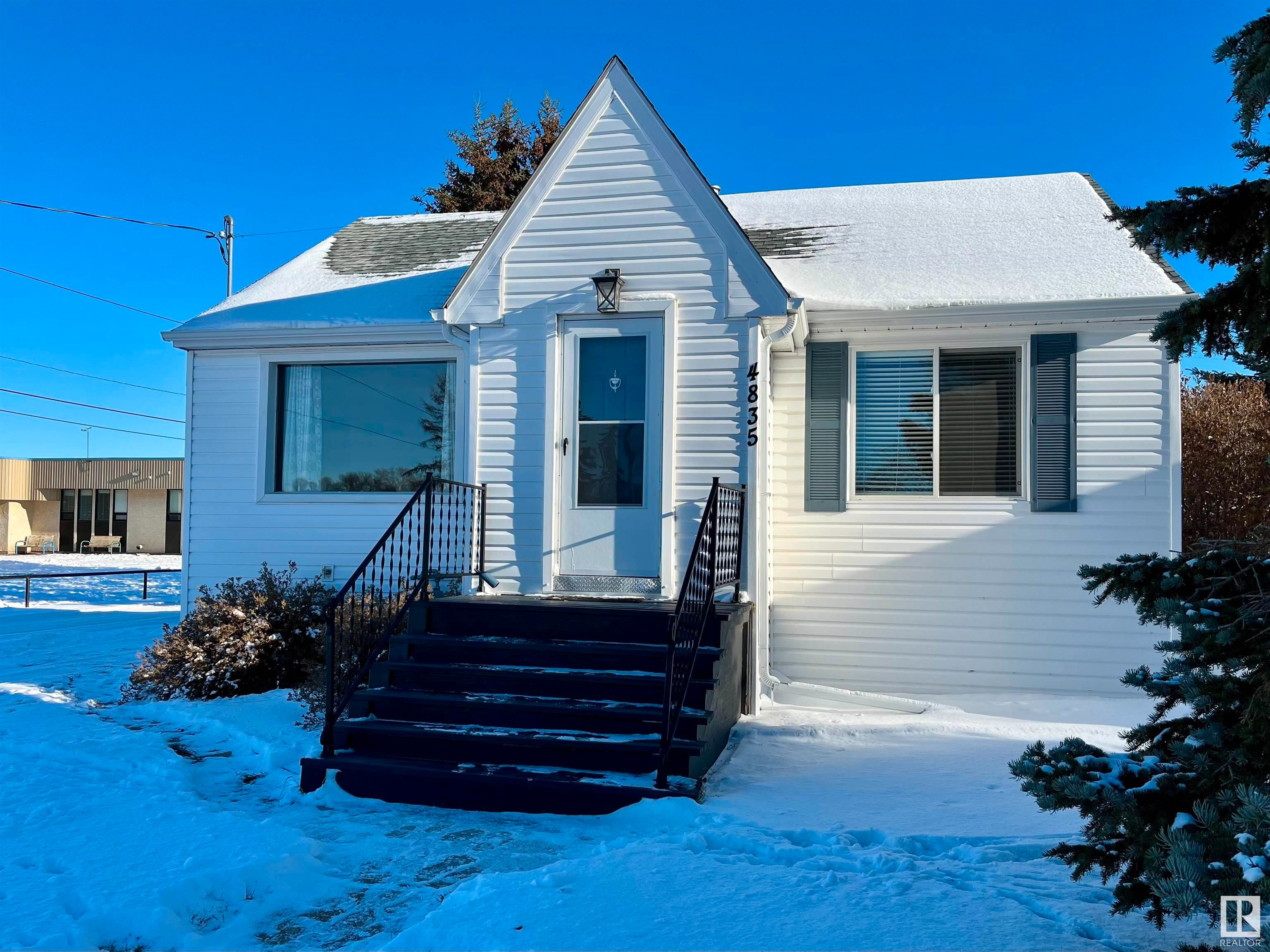 Main Photo: 4835 52 Street: Redwater House for sale : MLS®# E4312261