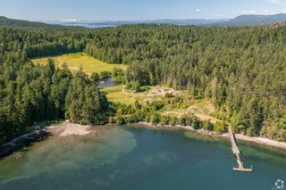 Photo 1: 3200 Clam Bay Rd in Pender Island: GI Pender Island House for sale (Gulf Islands)  : MLS®# 924944