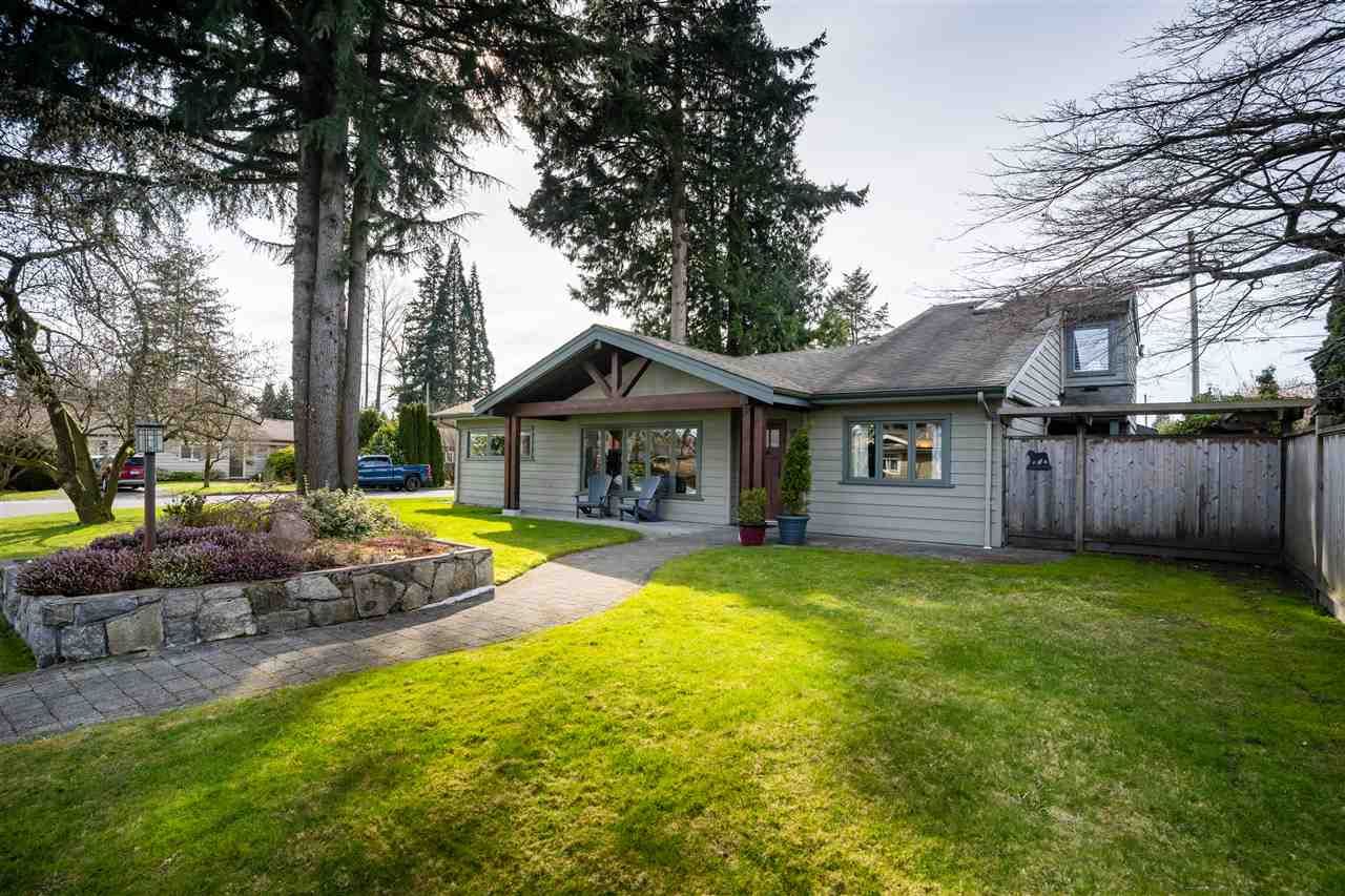 Main Photo: 1205 DOGWOOD Crescent in North Vancouver: Norgate House for sale : MLS®# R2550916