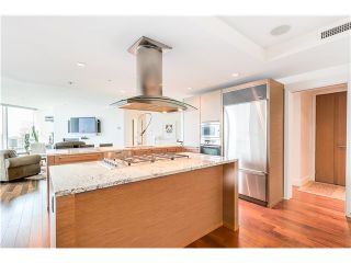 Photo 3: # 3301 1111 ALBERNI ST in Vancouver: West End VW Condo for sale (Vancouver West)  : MLS®# V1065112