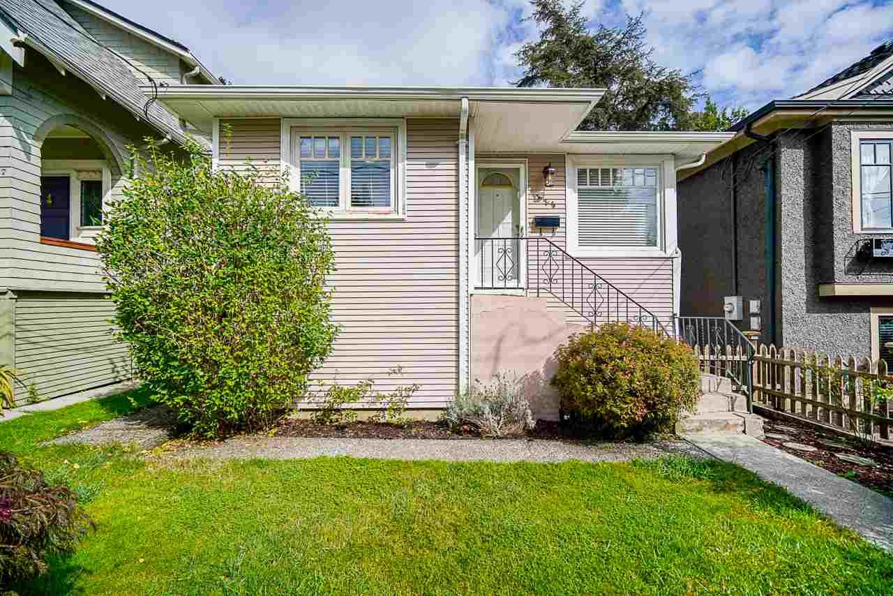 Main Photo: 425 OAK Street in New Westminster: Queens Park House for sale : MLS®# R2502980