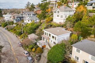 Photo 2: 1972 Crescent Rd in Oak Bay: OB Gonzales House for sale : MLS®# 923161