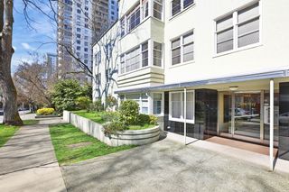 Photo 3: 203 1565 BURNABY Street in Vancouver: West End VW Condo for sale in "SEACREST APARTMENTS LIMITED" (Vancouver West)  : MLS®# R2819943