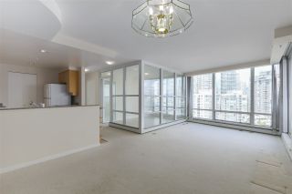 Photo 2: 1601 1228 MARINASIDE CRESCENT in Vancouver: Yale - Dogwood Valley Condo for sale (Vancouver West)  : MLS®# R2390901