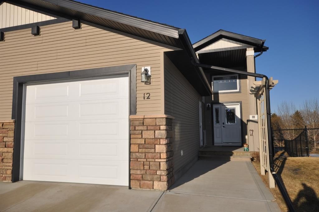 Main Photo: : Lacombe Row/Townhouse for sale : MLS®# A1083050