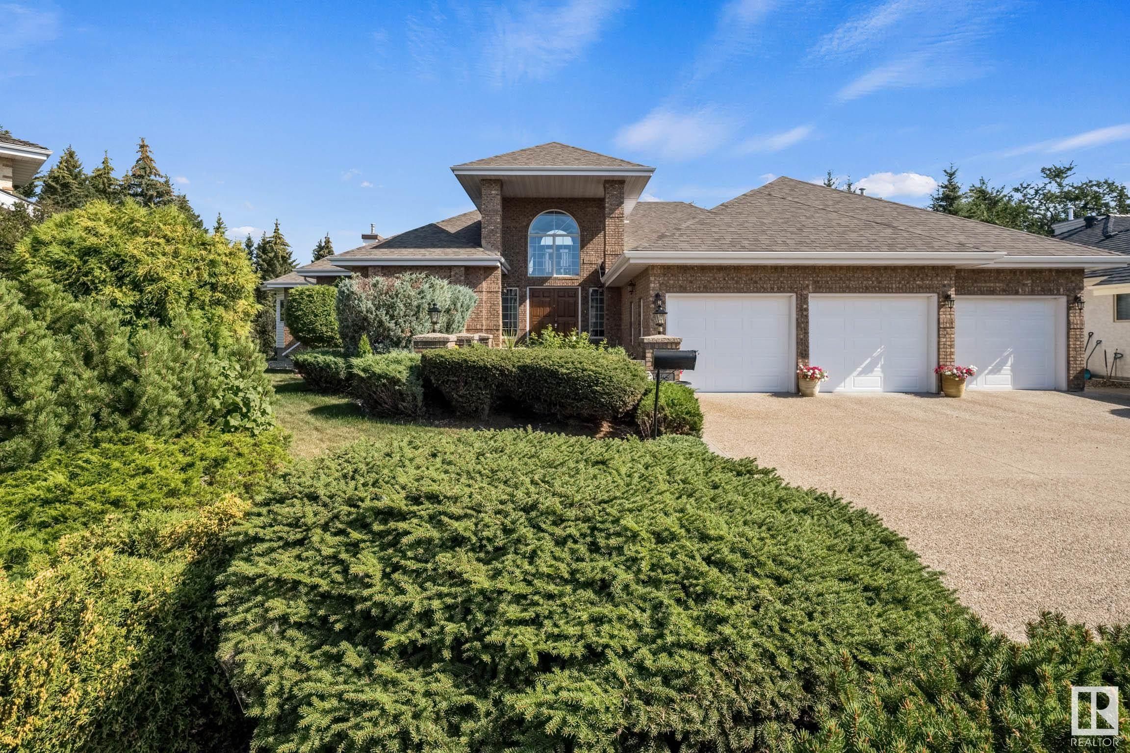 Main Photo: 12 RUNNING CREEK Point in Edmonton: Zone 16 House for sale : MLS®# E4330974