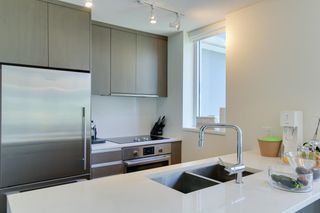 Photo 4: 802 1009 HARWOOD Street in Vancouver: West End VW Condo for sale in "MODERN" (Vancouver West)  : MLS®# R2075325