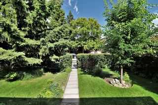 Photo 3: 2515 17A Street NW in Calgary: Capitol Hill House for sale : MLS®# C4123330
