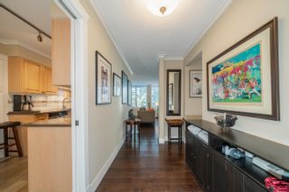 Photo 15: 402 1420 DUCHESS Avenue in West Vancouver: Ambleside Condo for sale in "The Westerlies" : MLS®# R2857880