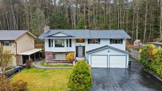 Photo 1: 38415 WESTWAY Avenue in Squamish: Valleycliffe House for sale : MLS®# R2769203