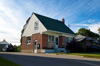 Photo 1: 44 Glenshephard Drive in Toronto: Kennedy Park House (1 1/2 Storey) for sale (Toronto E04)  : MLS®# E4600954