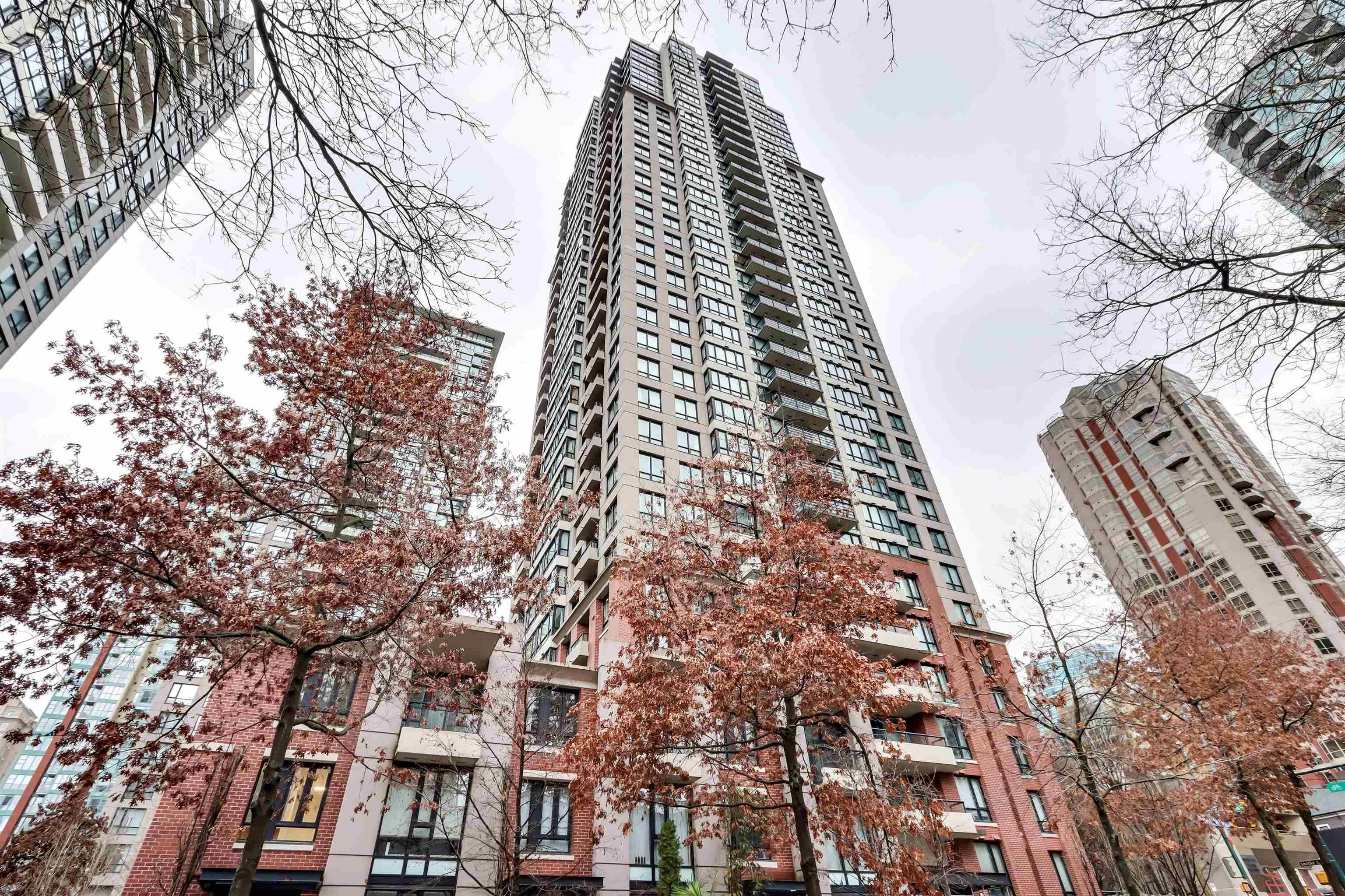 Main Photo: 1507 909 MAINLAND Street in Vancouver: Yaletown Condo for sale in "YALETOWN PARK 1 & 2" (Vancouver West)  : MLS®# R2748092
