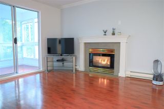 Photo 1: 206 2133 DUNDAS Street in Vancouver: Hastings Condo for sale in "Harbourgate" (Vancouver East)  : MLS®# R2395295