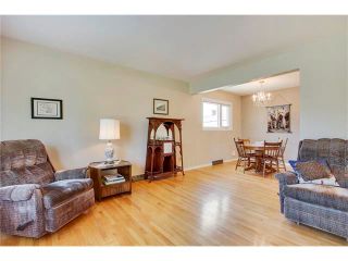 Photo 2: 129 FAIRVIEW Crescent SE in Calgary: Fairview House for sale : MLS®# C4062150