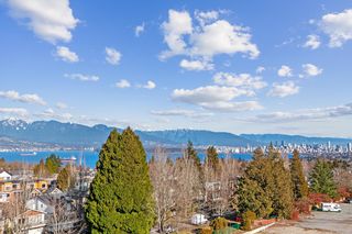 Photo 11: 702 2580 TOLMIE Street in Vancouver: Point Grey Condo for sale in "POINT GREY PLACE" (Vancouver West)  : MLS®# R2692988