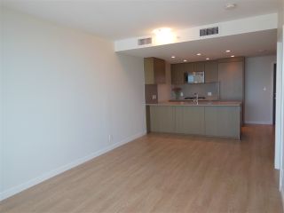 Photo 3: 1805 125 E 14TH Street in North Vancouver: Central Lonsdale Condo for sale in "Centreview Tower B" : MLS®# R2364010