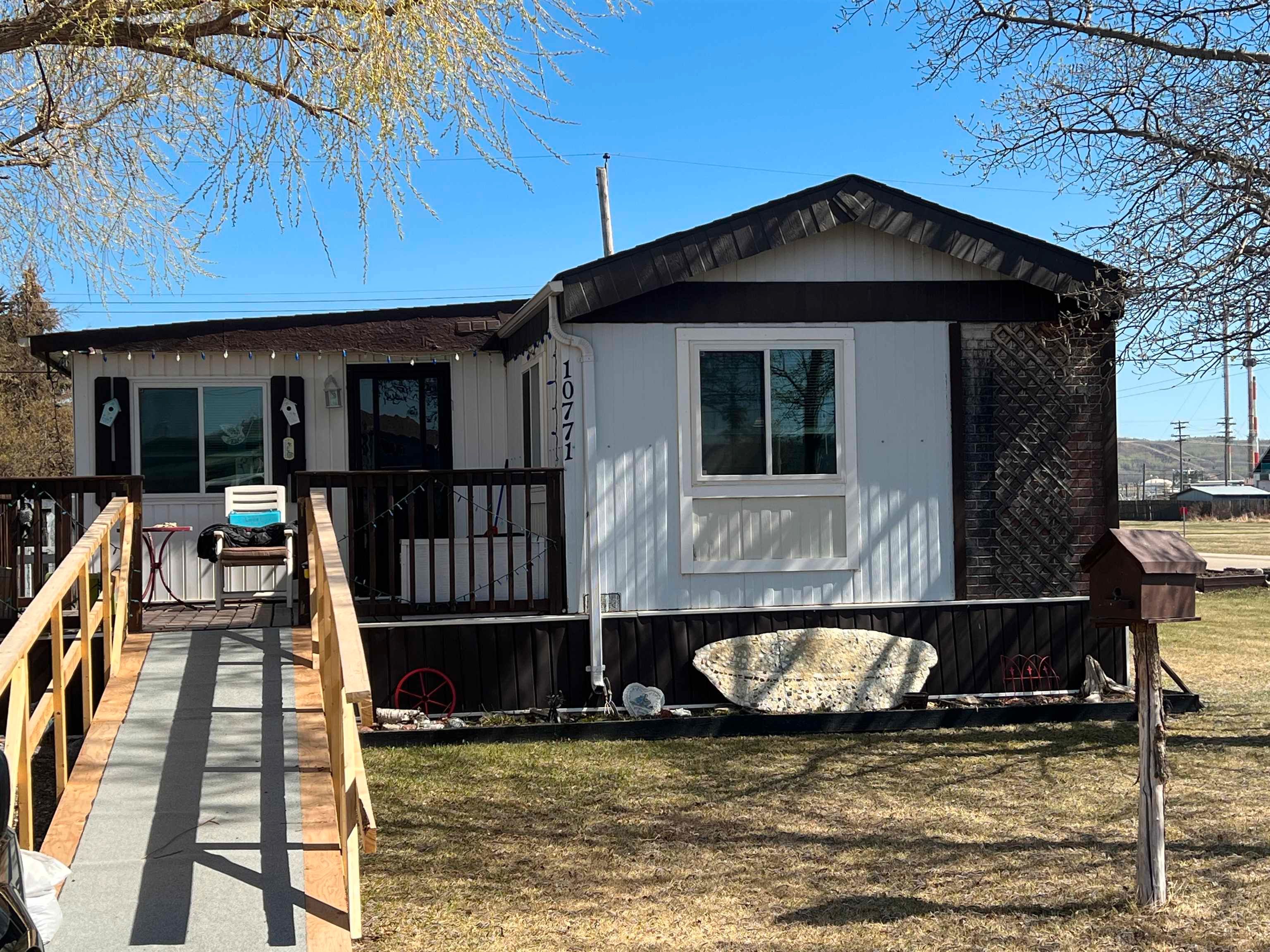 Main Photo: 10771 102 Street in Taylor: South Taylor Manufactured Home for sale (Fort St. John)  : MLS®# R2773677