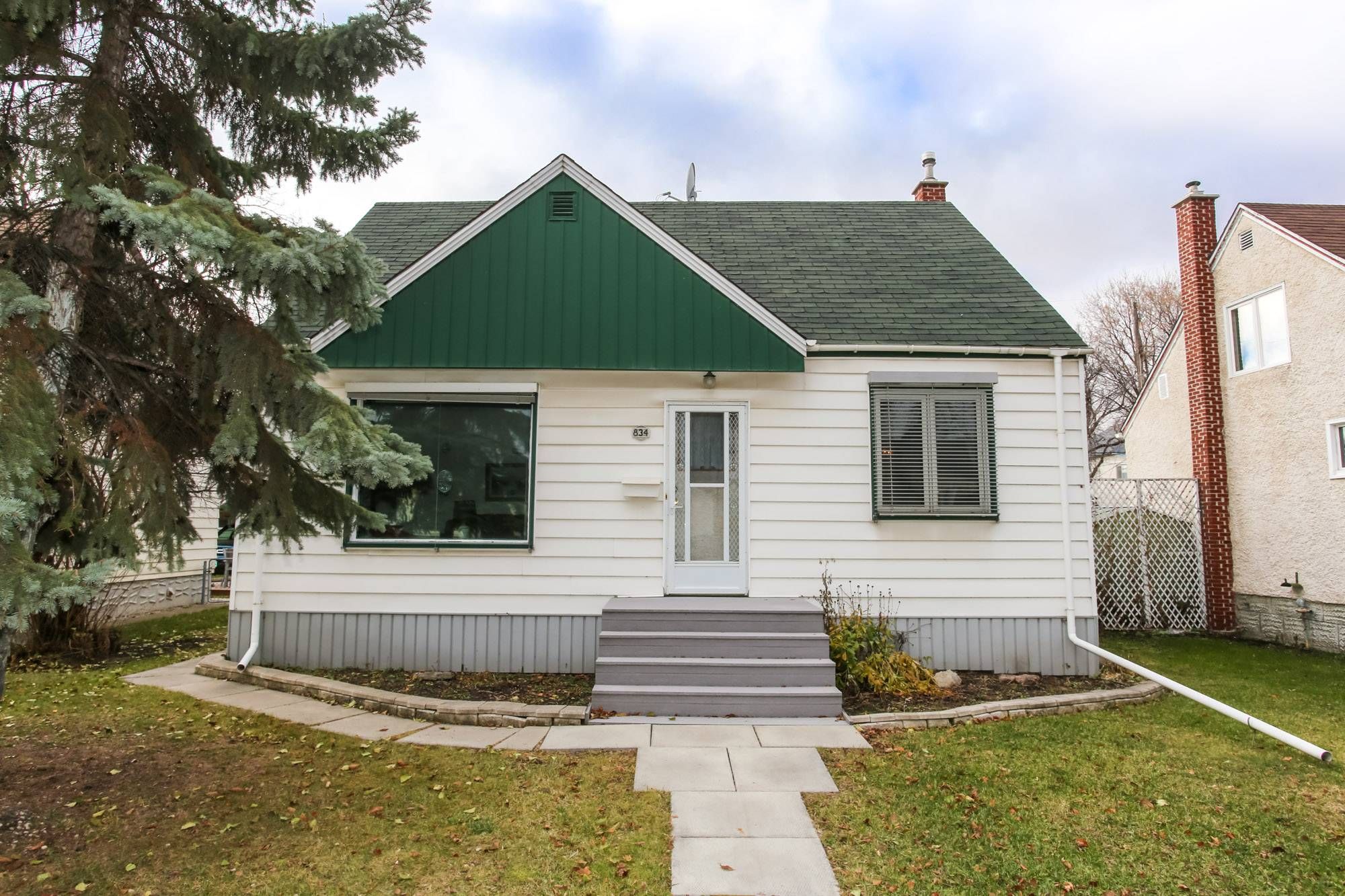 Main Photo: 834 Clifton Street in Winnipeg: West End Single Family Detached for sale (5C)  : MLS®# 1829695