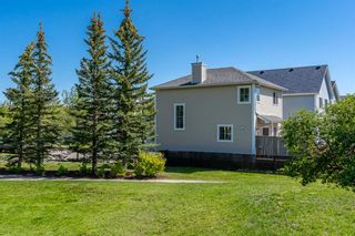 Photo 2: 79 Prestwick Crescent SE in Calgary: McKenzie Towne Detached for sale : MLS®# A1257975