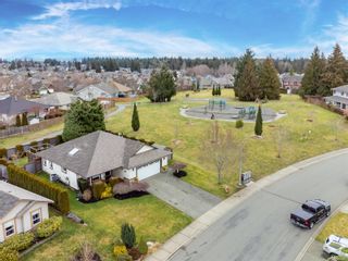 Photo 2: 2192 Stirling Cres in Courtenay: CV Courtenay East House for sale (Comox Valley)  : MLS®# 923283