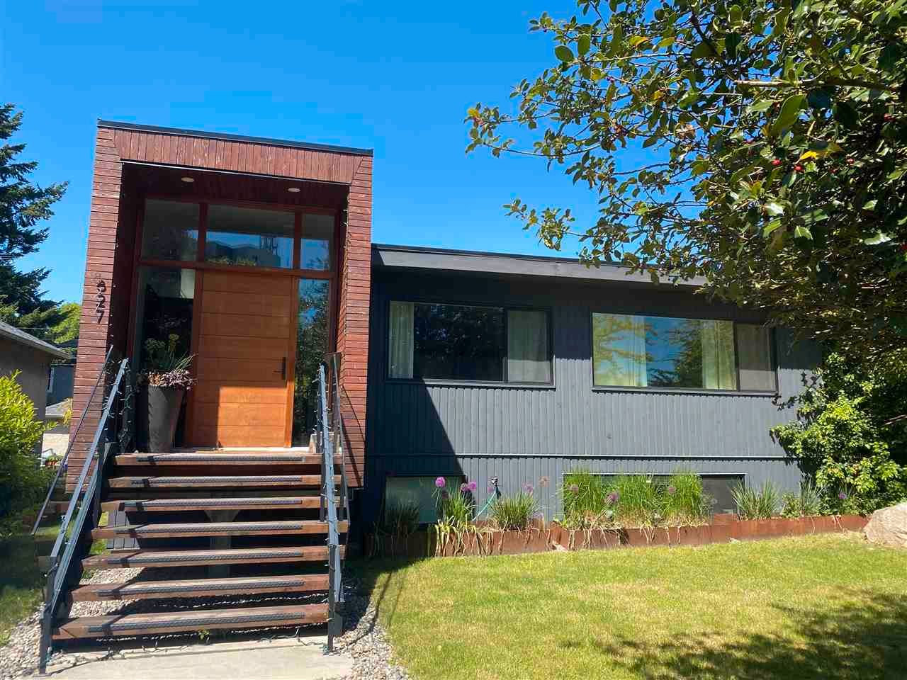 Main Photo: 827 W 28TH Avenue in Vancouver: Cambie House for sale (Vancouver West)  : MLS®# R2583857