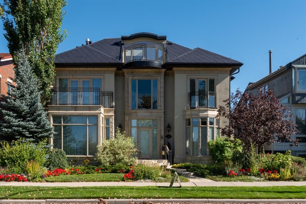 Photo 1: Photos: 118 Crescent Road NW in Calgary: Crescent Heights Detached for sale : MLS®# A1195996