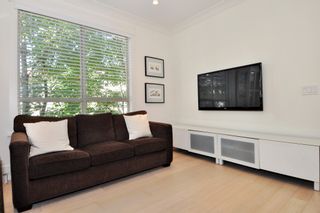 Photo 9: 37 100 KLAHANIE Drive in Port Moody: Port Moody Centre Townhouse for sale in "INDIGO" : MLS®# R2303018