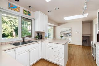 Photo 13: 3965 VIEWRIDGE Place in West Vancouver: Bayridge House for sale : MLS®# R2701694