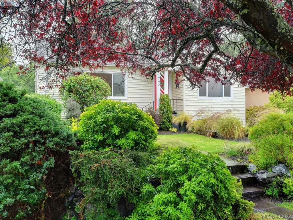 Main Photo: 1743 Armstrong Ave in VICTORIA: OB North Oak Bay House for sale (Oak Bay)  : MLS®# 818993