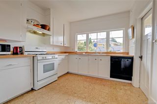 Photo 13: 235 Howe St in Victoria: Vi Fairfield West House for sale : MLS®# 796825