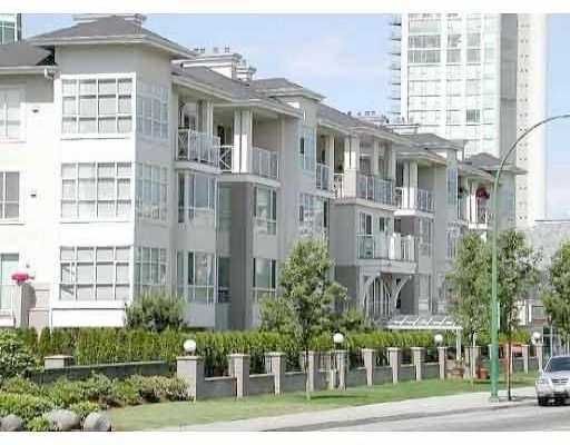 Main Photo: 404 155 E 3RD ST in North Vancouver: Lower Lonsdale Condo for sale in "THE SOLANO" : MLS®# V610957