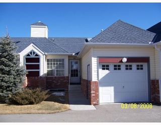 Photo 1: 45 12 WOODSIDE Rise NW: Airdrie Townhouse for sale : MLS®# C3313395