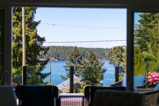 Photo 1: 2007 Neptune Rd in North Saanich: NS Swartz Bay House for sale : MLS®# 933884
