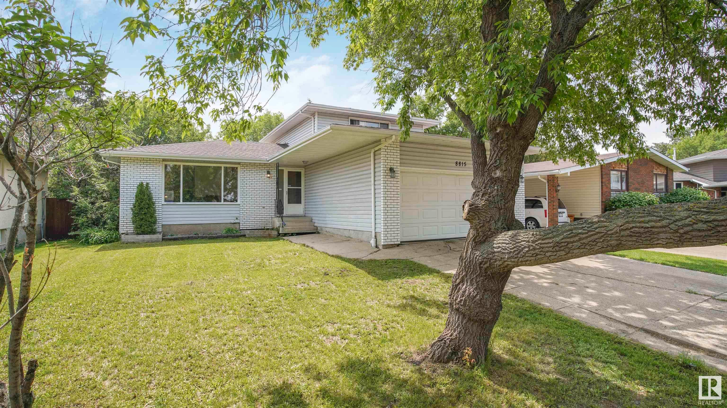 Main Photo: 8815 38 Avenue in Edmonton: Zone 29 House for sale : MLS®# E4316366