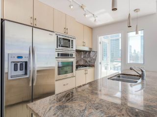 Photo 8: 803 1211 MELVILLE Street in Vancouver: Coal Harbour Condo for sale in "The Ritz" (Vancouver West)  : MLS®# R2084525