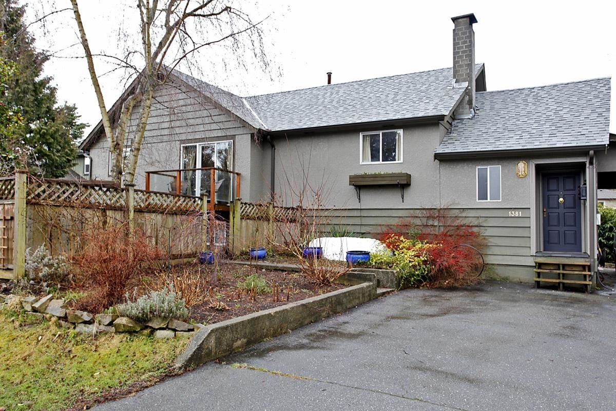 Main Photo: 15644 THRIFT Avenue: White Rock House for sale (South Surrey White Rock)  : MLS®# R2642397